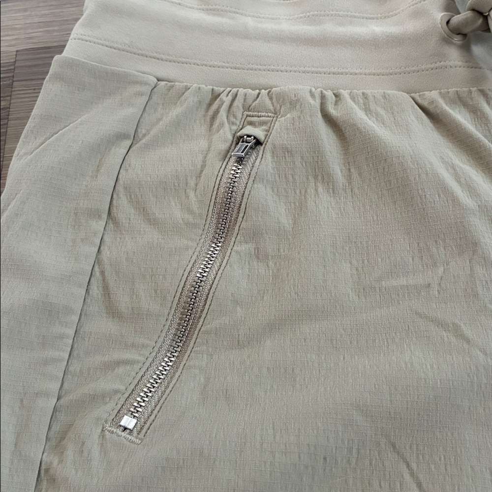 Athleta Trekkie North Jogger Pants Womens 6P Tan Khaki Hiking Athleisure Active - Picture 6 of 14